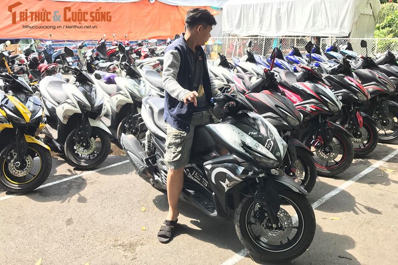 Gan 100 xe tay ga Yamaha NVX 155 gap mat tai Ha Noi-Hinh-7